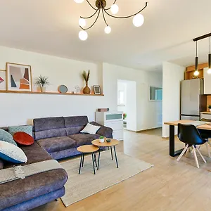  Apartment Aura