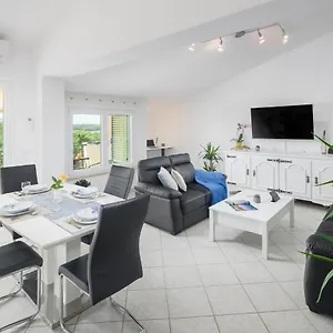  Apartment Relaxing Oasis Near